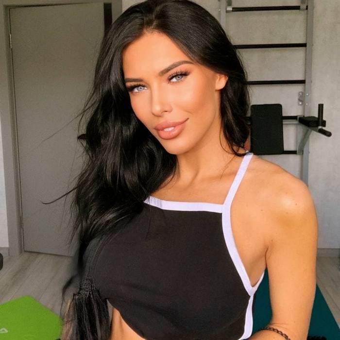 Adelya, 28 yrs.old from Eastern Europe