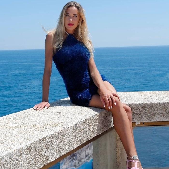 Lesya, 35 yrs.old from Puteaux, France