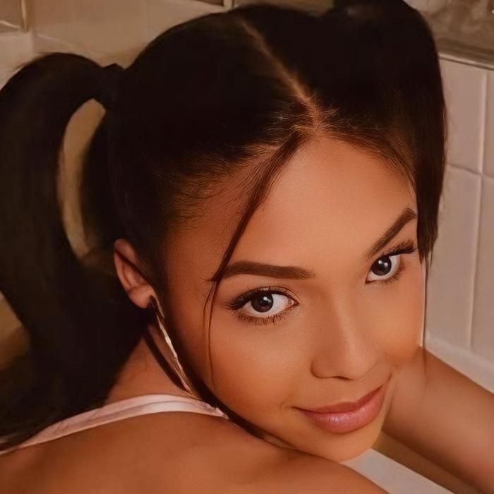 Emilie, 22 yrs.old from Calgary, Canada
