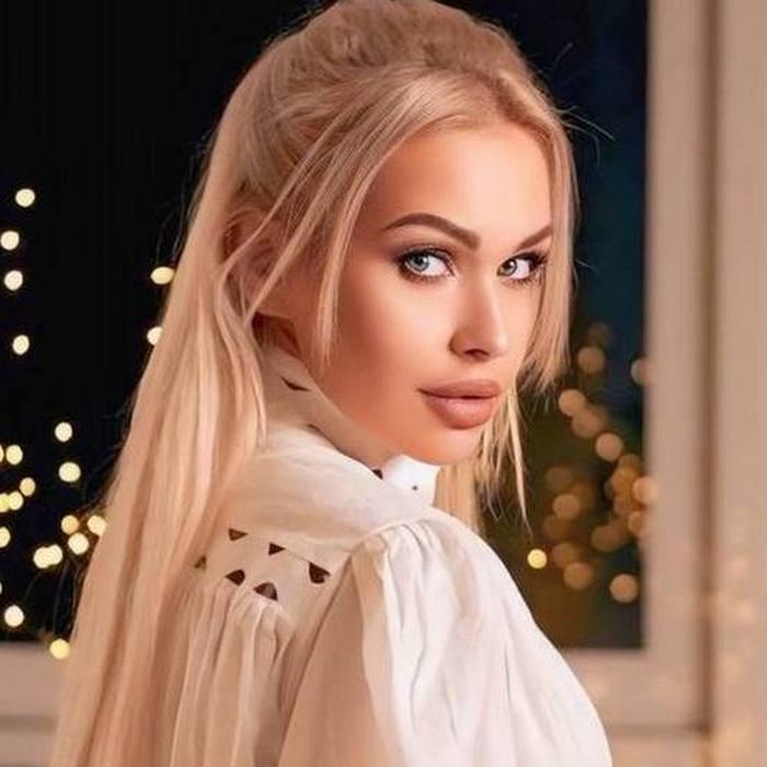  Alina