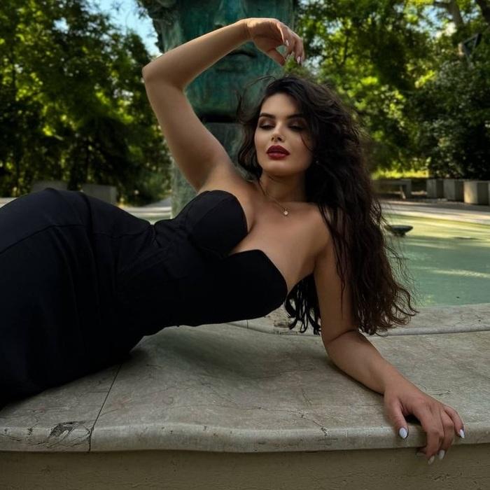 Anna, 24 yrs.old from Hague, Nepal