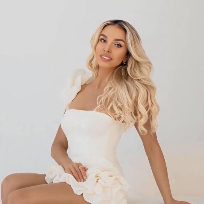 Julia, 38 yrs.old from Dubai, United Arab Emirates