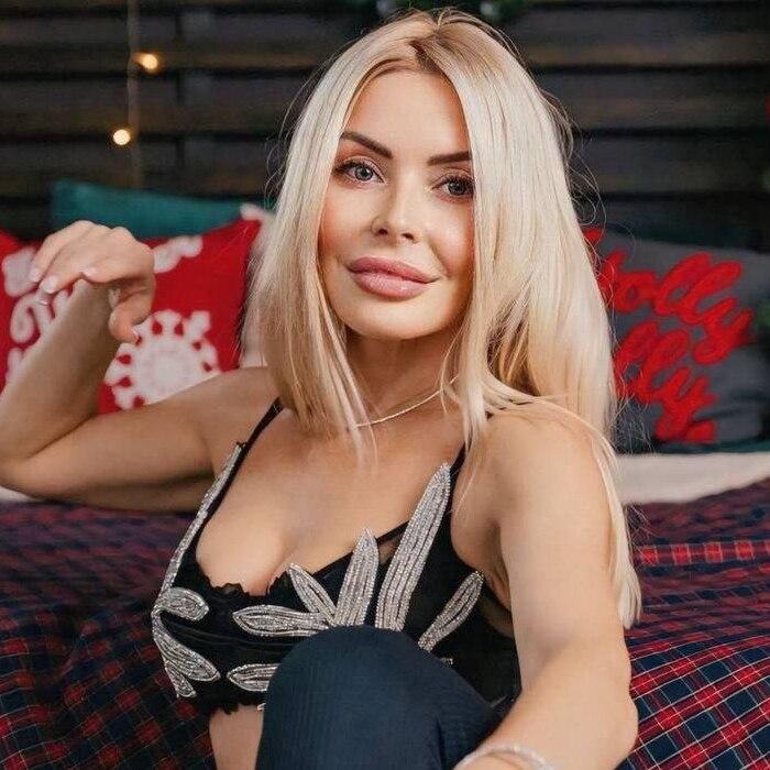 Viktoria, 45 yrs.old from Cannes, France