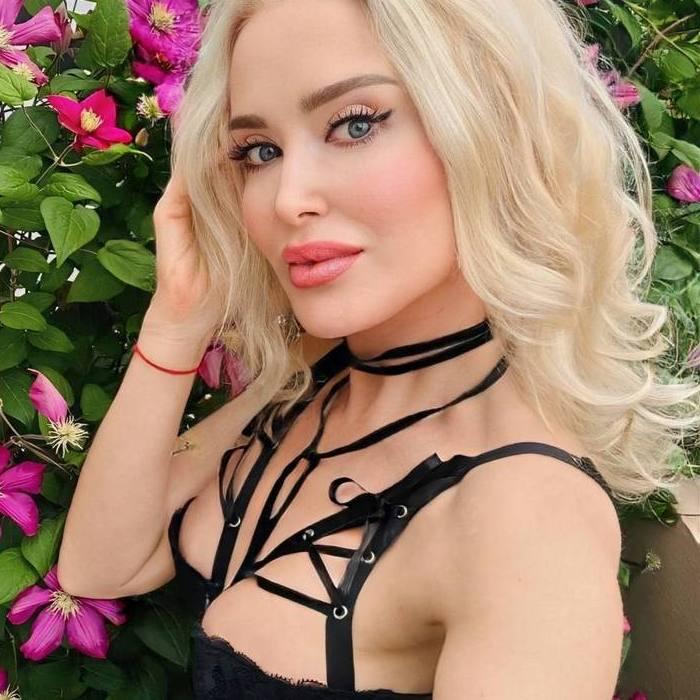 Viktoria, 50 yrs.old from Chalon, France